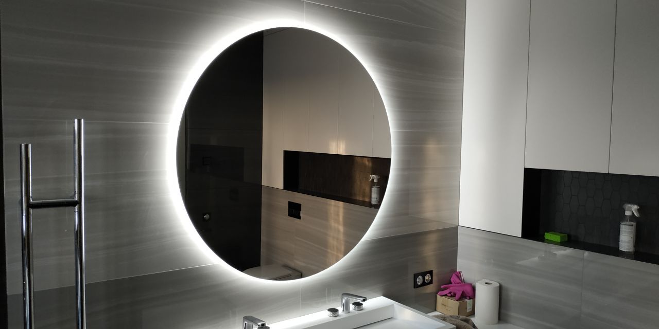 зеркало с подсветкой в ванной фото